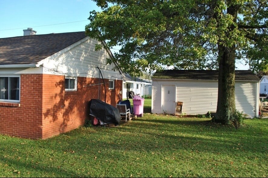 Building Photo - 439 Rosewood Ct