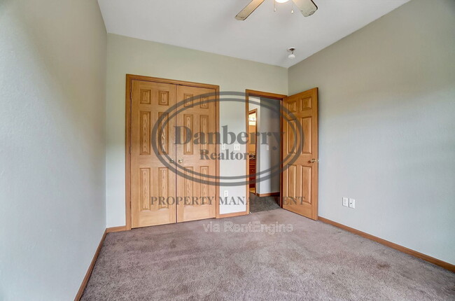 Building Photo - 1117 N Byrne Rd