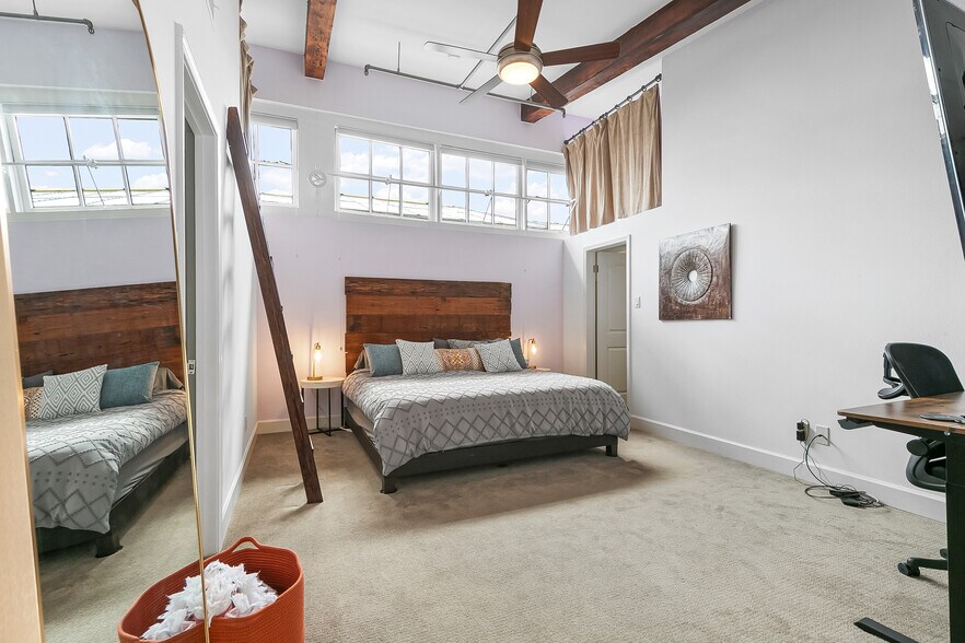 Building Photo - 1111 S Peters St