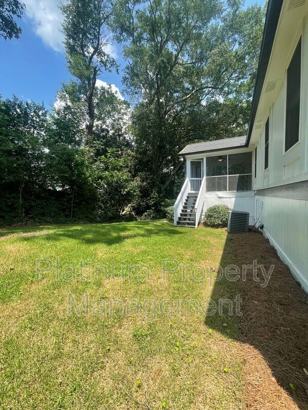 Building Photo - 10500 Worthington Hills Manor