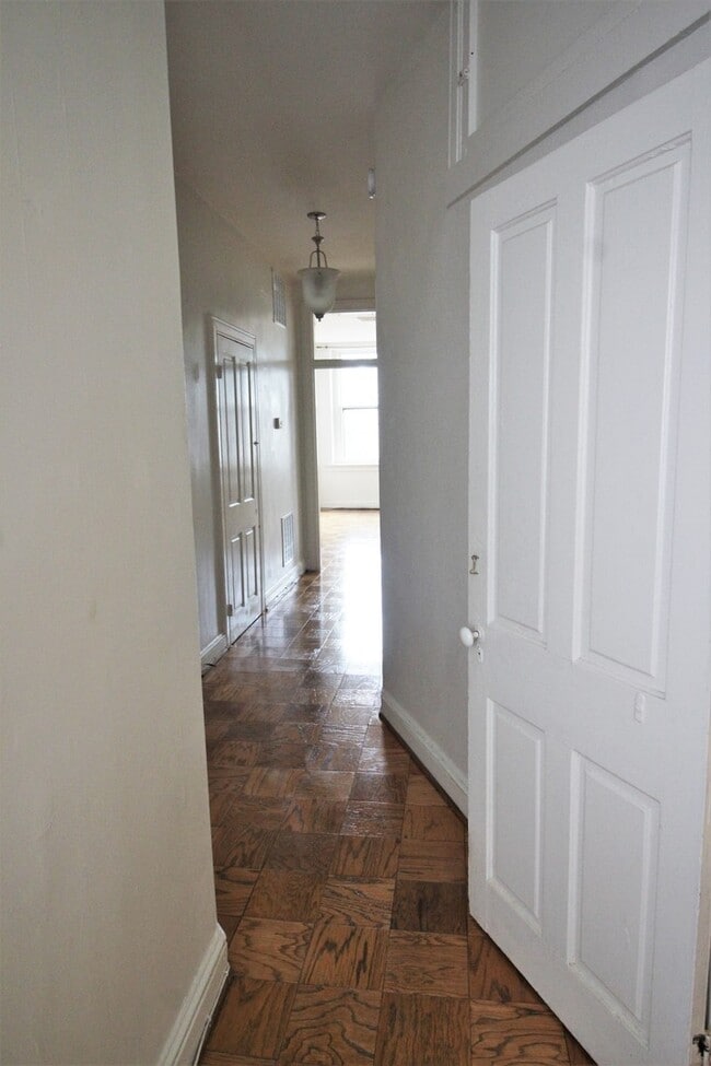 Building Photo - 1513 Bolton St