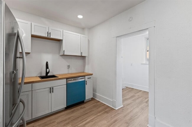 Building Photo - 314 Maplewood Ave