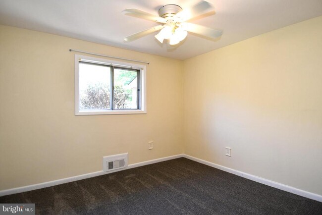 Building Photo - 4842 Randolph Dr