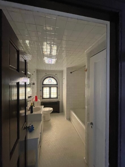 Building Photo - 1192 Overlook Ave