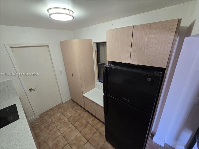 Building Photo - 704 SW 2nd Ave