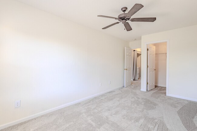 Building Photo - Walkerton Home