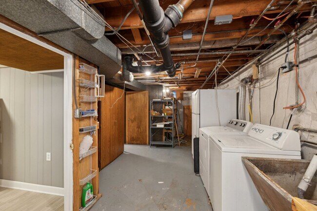 Building Photo - 9225 Karlov Ave