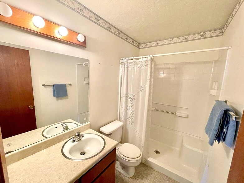 Building Photo - 1317 E Minneapolis Ave