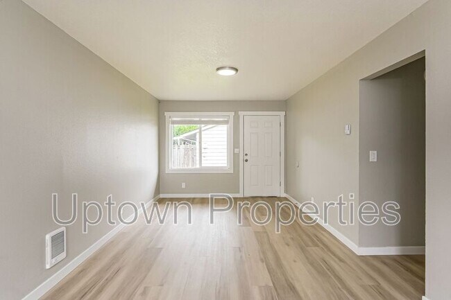 Building Photo - 466 N Adair St