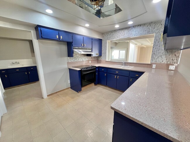 Building Photo - Newly Remodeled & Full of Character!