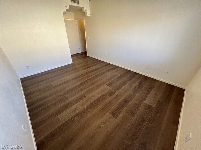 Building Photo - 2110 Los Feliz St