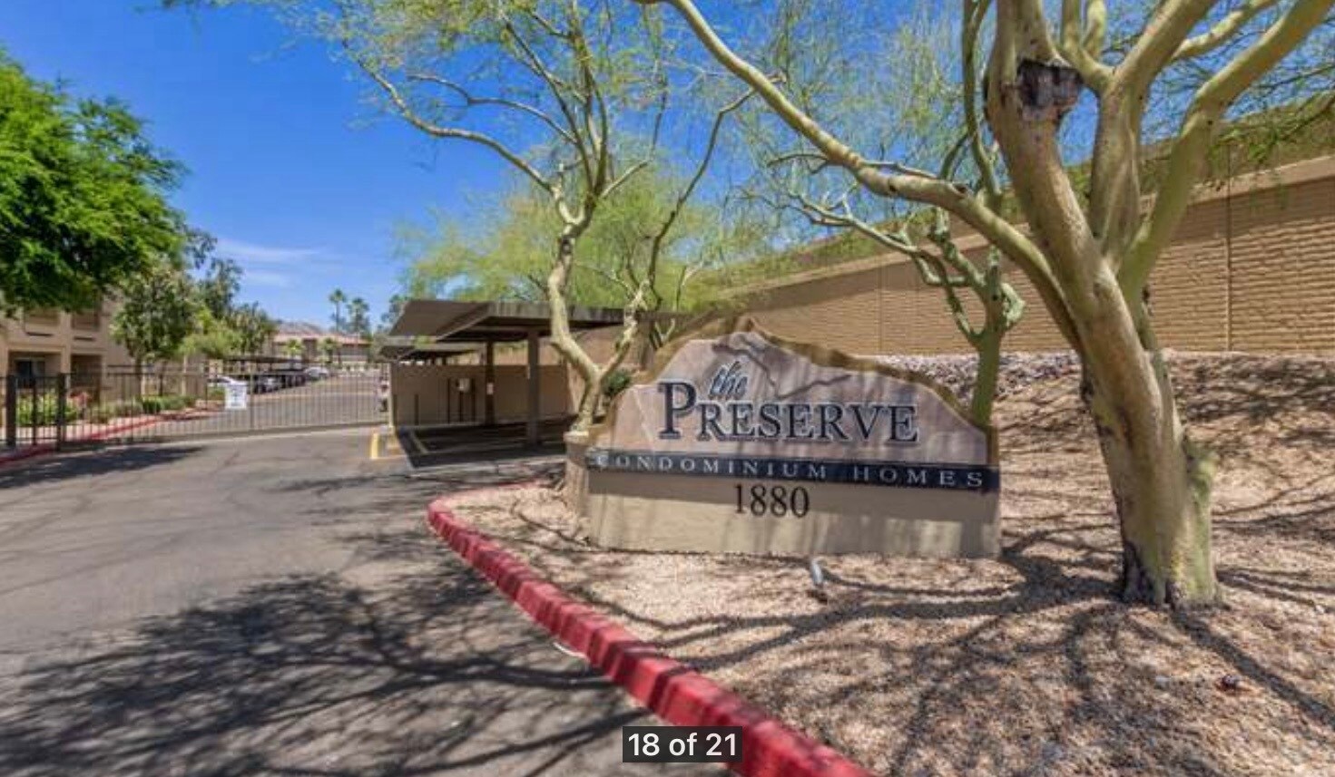 Building Photo - 1880 E Morten Ave