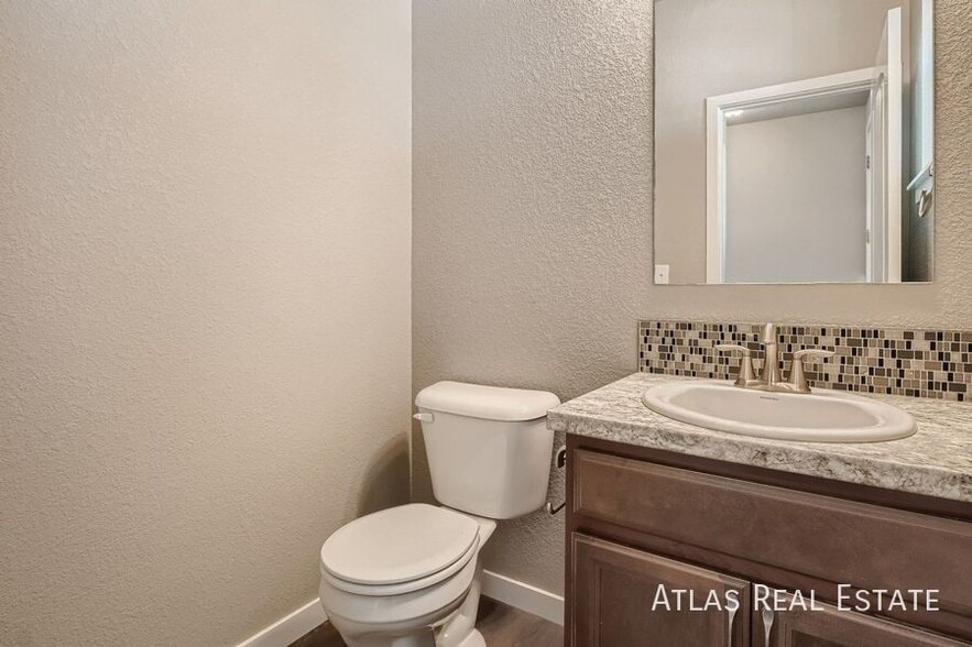 Building Photo - 1121 104th Ave