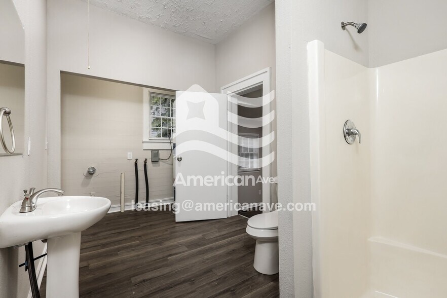 Building Photo - 2008 9th Ave