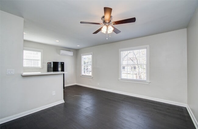 Building Photo - 710 Hemphill St