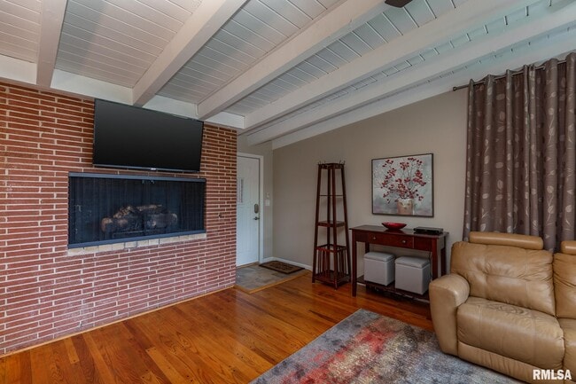 Building Photo - 4640 5th Ave