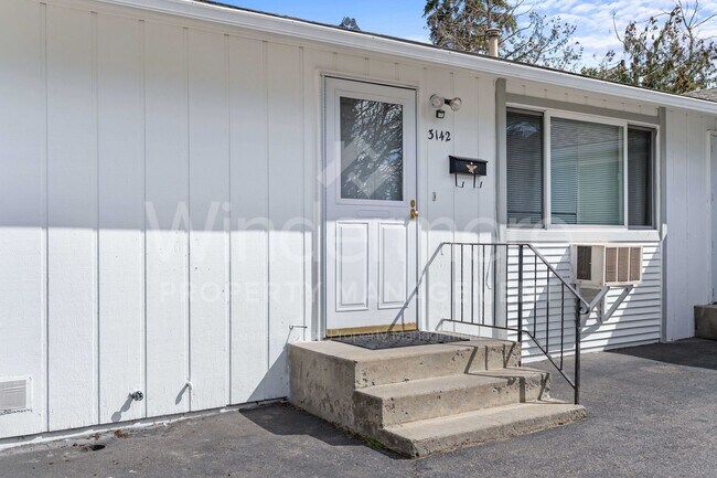 Building Photo - 3142 E 31st Ave