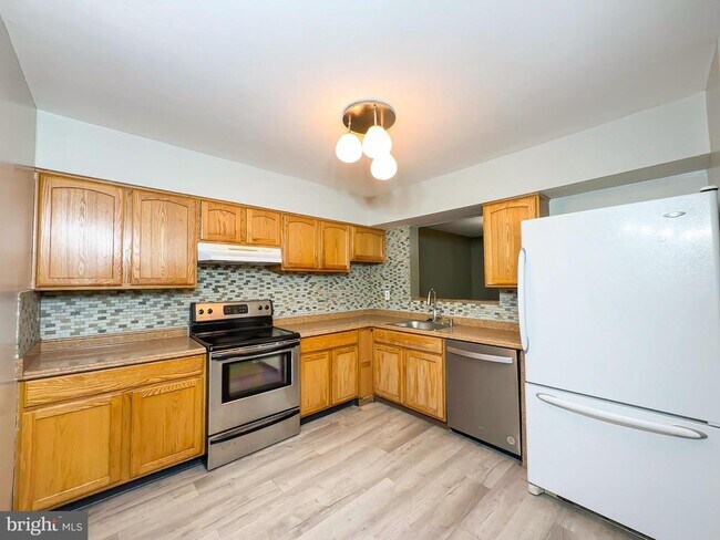 Building Photo - 8202 Ashford Blvd