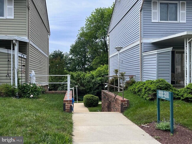 Building Photo - 15012 Eardley Ct