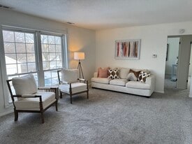 Building Photo - 1120 E 6th St