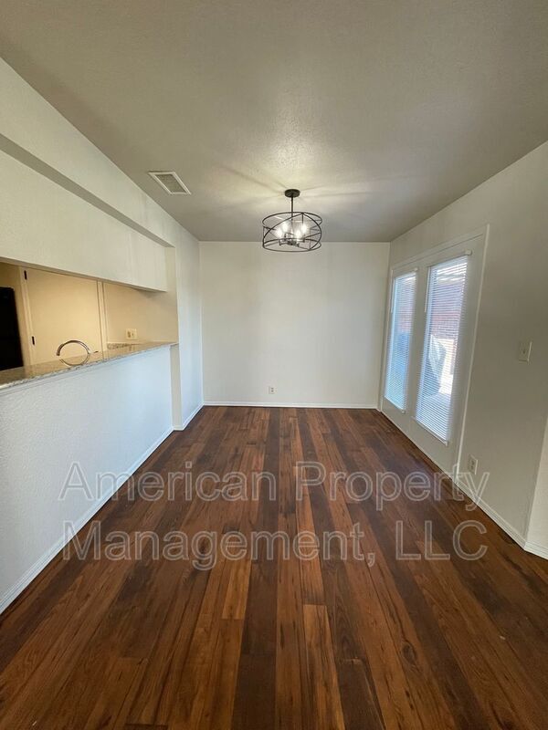 Building Photo - 13142 E 44th St