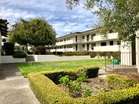 Building Photo - 1-Bed 1-Bath Recently Remodeled Upstairs C...