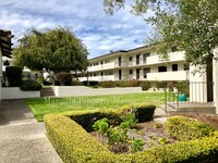 Building Photo - Spacious One-Bed One-Bath Condo Located At...