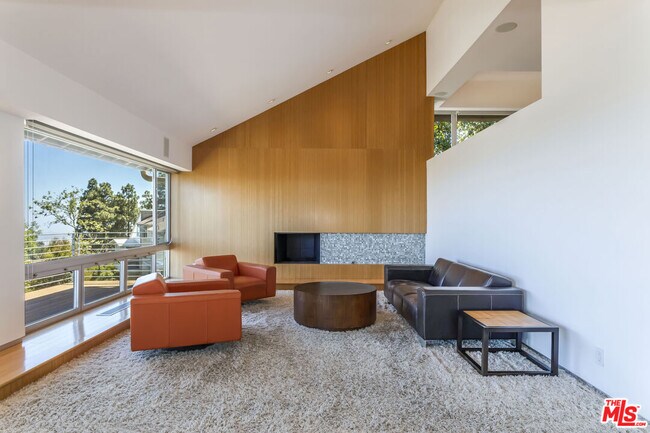 Building Photo - 1260 Linda Flora Dr
