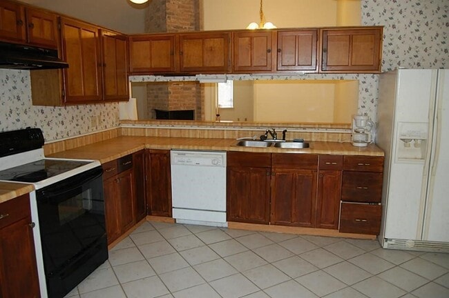 Building Photo - 15926 Pfeiffer Dr