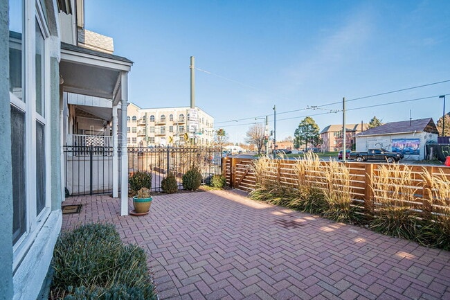 Building Photo - 3033 Welton St