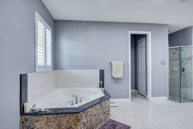 Building Photo - 1501 Stonehaven Estates Dr