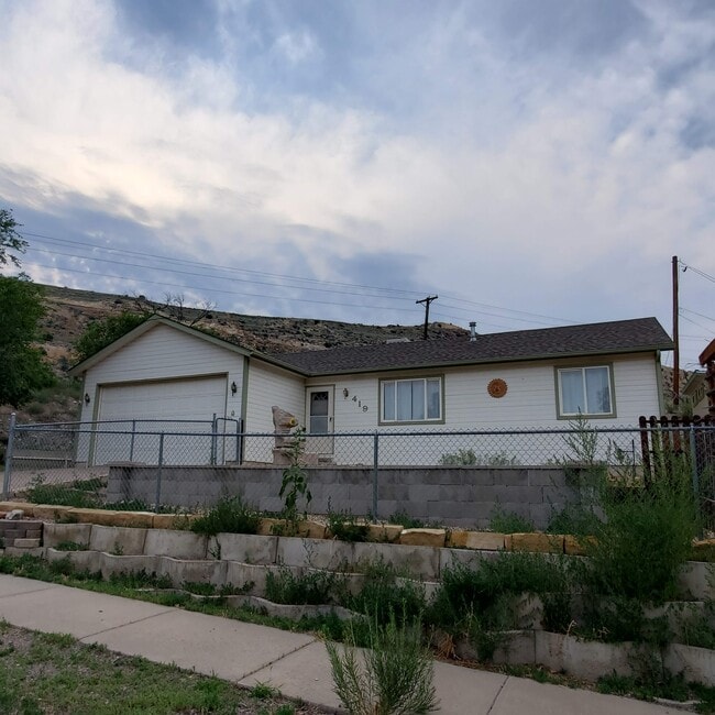 Building Photo - 419 Cooper Ave
