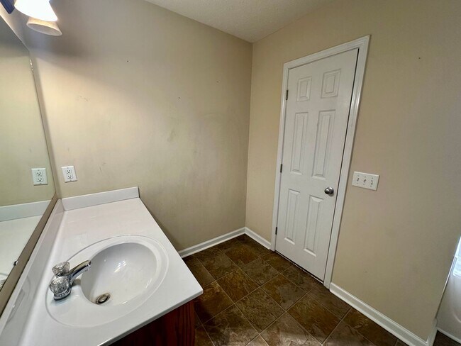 Building Photo - 3760 Vinca St