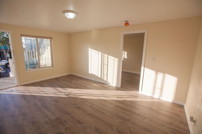 Building Photo - 165-167 Miriam St