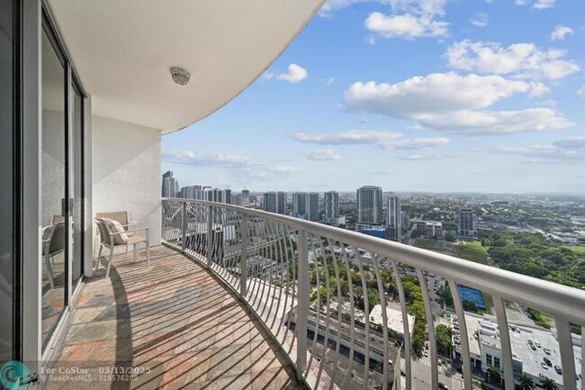 Building Photo - 1750 N Bayshore Dr