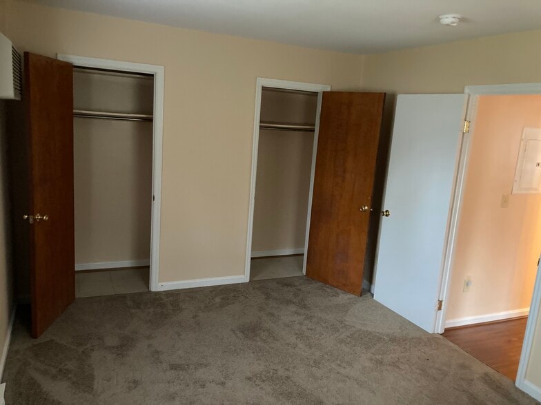 Bedroom - 5605 Happy Hollow Rd