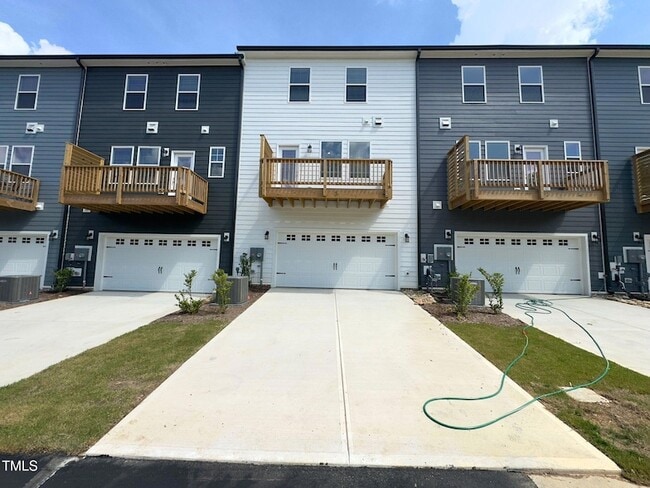 Building Photo - 414 Rowe Wy