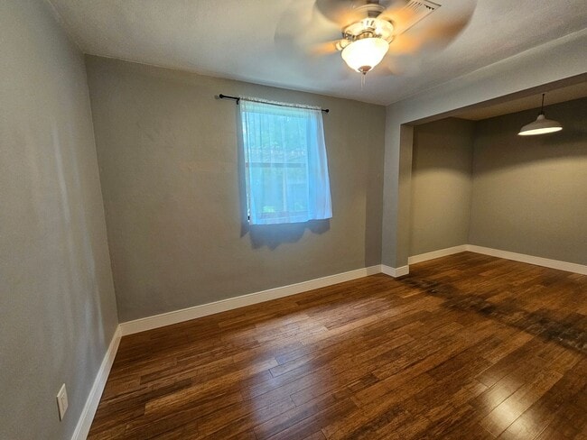 Building Photo - 2 Bedroom/2 Bath home near Duck Pond and Citizens Field