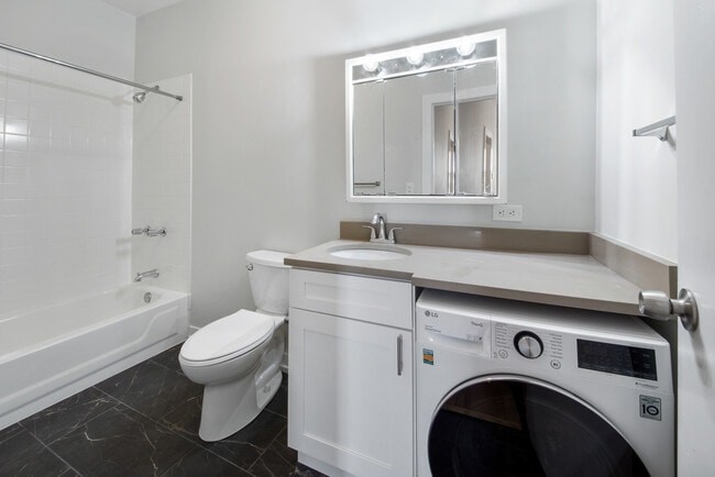 Building Photo - 1437 Superior-1F