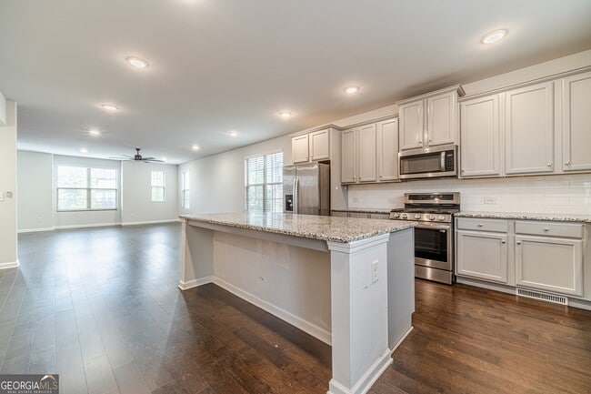 Building Photo - 2252 Talmai Dr