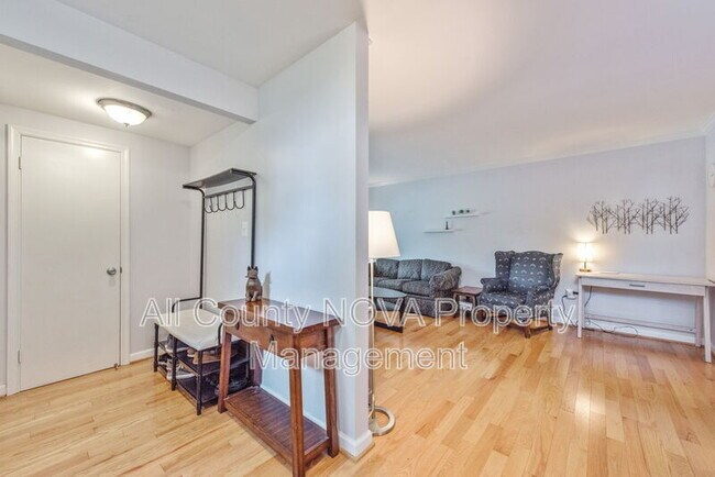 Building Photo - 10343 Bushman Dr