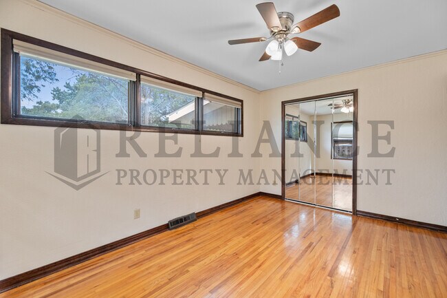 Building Photo - 614 N Brownthrush Ln