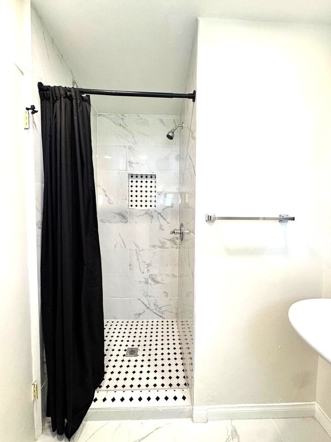 Building Photo - Rare 3 Bed Solar Home for Rent in Pomona Near Claremont & La Verne | Yard, Office, Garage