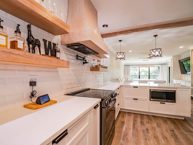 Building Photo - 6175 S Mirror Lake Dr
