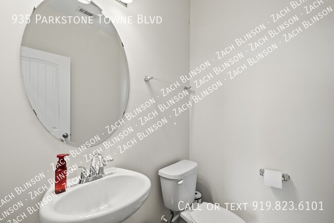 Building Photo - 935 Parkstone Towne Blvd