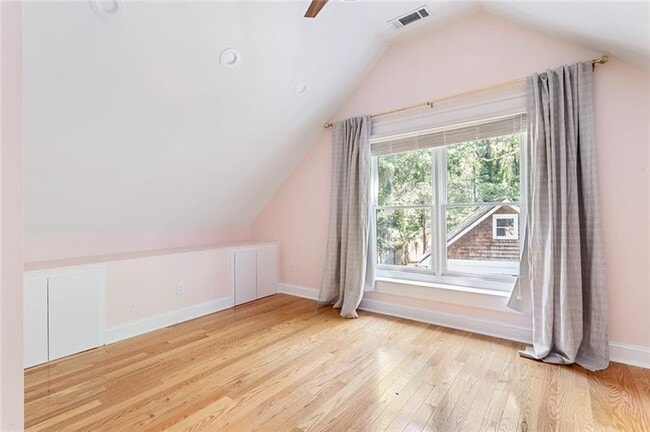 Building Photo - 428 S Howard St SE