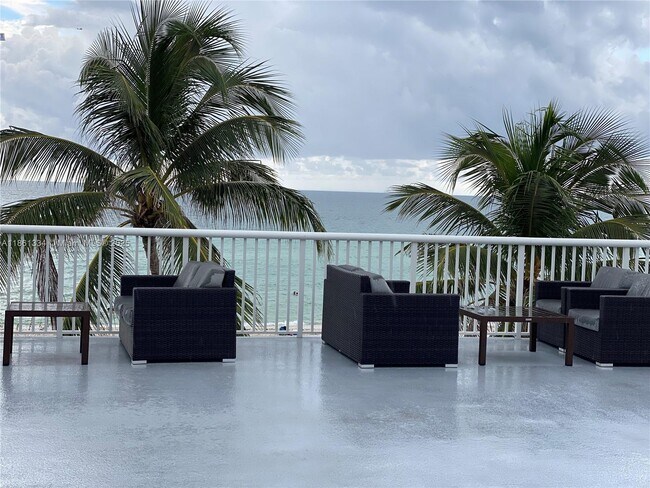 Building Photo - 5401 Collins Ave