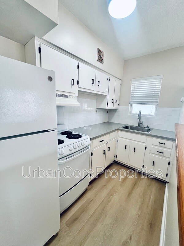 Building Photo - 115 7th Ave N