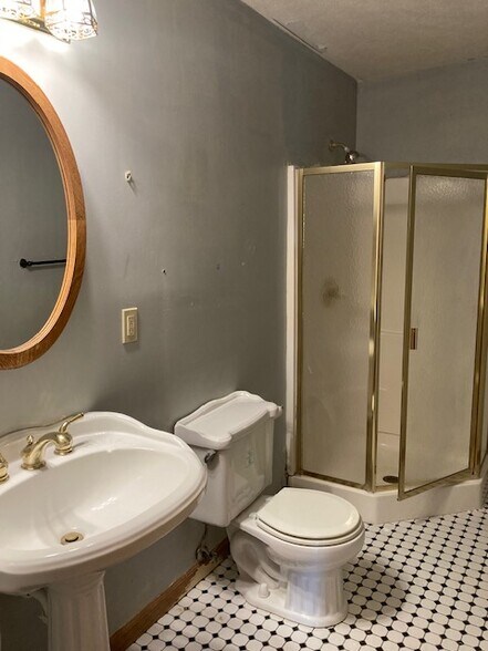 Building Photo - 411 N Shady Bend Rd