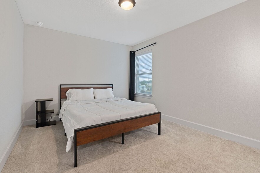 Building Photo - 6113 Dumfries Ln